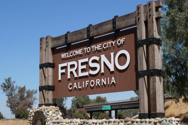 Welcome to Fresno sign
